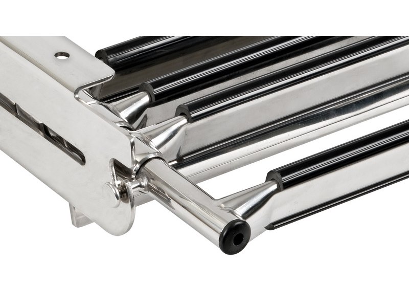 Scaletta sotto plancetta con gradino a sbalzo 