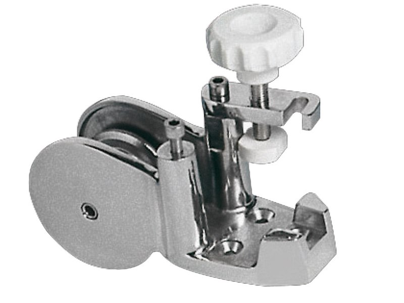 Musone di prua con blocca ancora