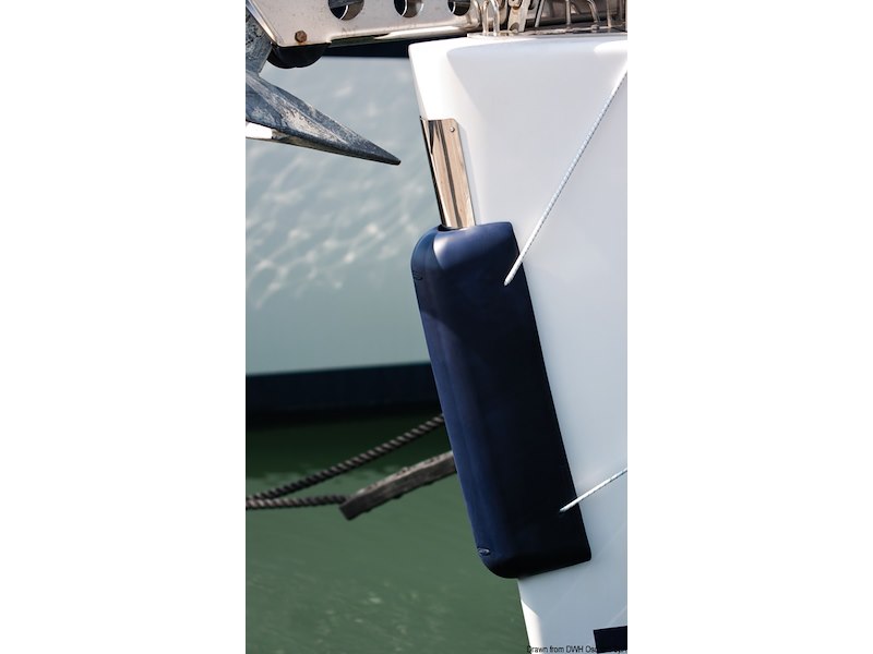 Parabordo prua per scafi a vela con prua diritta affilata