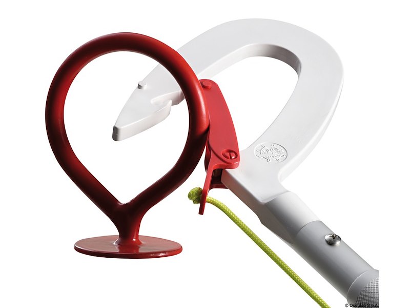 Gancio d'accosto telescopico per ormeggio alle boe 