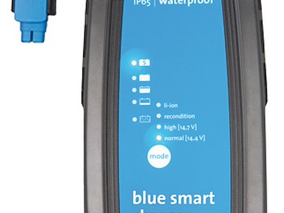 Caricabatteria VICTRON Bluesmart IP65 con connessione Bluetooth