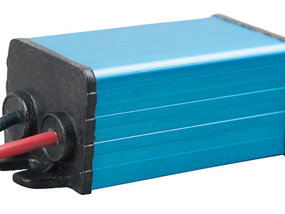 Convertitore di tensione VICTRON DC/DC di potenza non isolato, utilizzabile anche come carica batteria - Solo versione con uscita regolabile