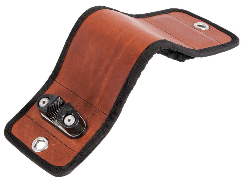 Attacco in pelle per parabordi su corrimano 